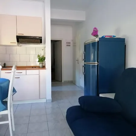 Sun Apartment *